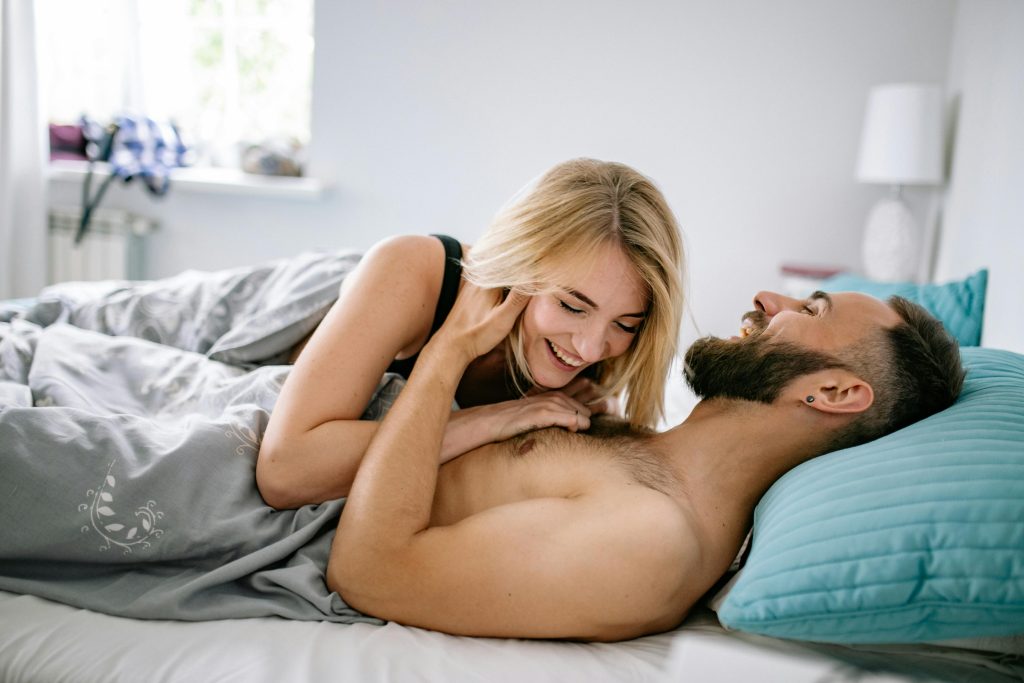 Les meilleurs jeux érotiques pour casser la routine en couple  Le guide (vraiment) décomplexé qui va pimenter vos nuits !