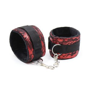 Menottes en velours rouge et noir Ohmama - Accessoire fétiche irrésistible