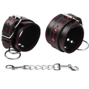 Menottes fétichistes Ohmama en simili cuir avec cœurs – Accessoire BDSM