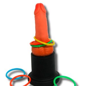 Jeu érotique drôle avec anneaux et trophée pénis