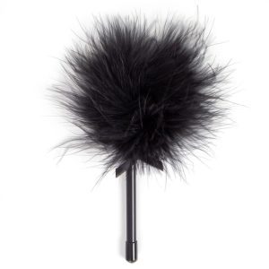 Plumeau sensuel noir pour jeux de stimulation intime